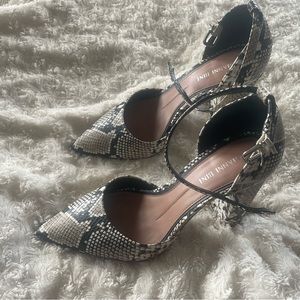 Gianni Bini snake skin block pump. Like new. Size 7.5